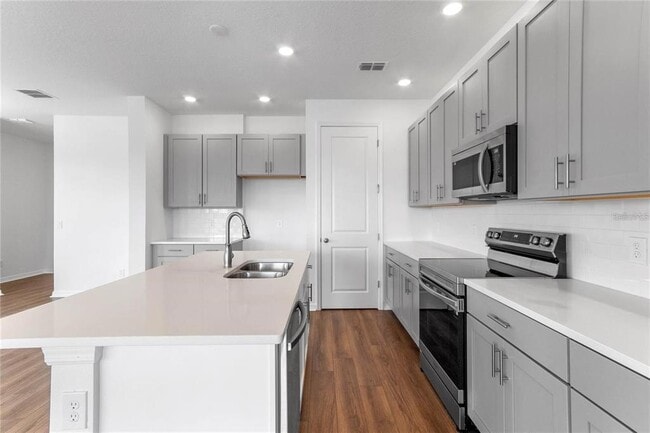 Building Photo - 1808 Sanibel Dr