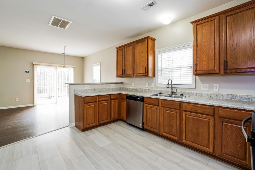 Building Photo - 610 Crosstie St