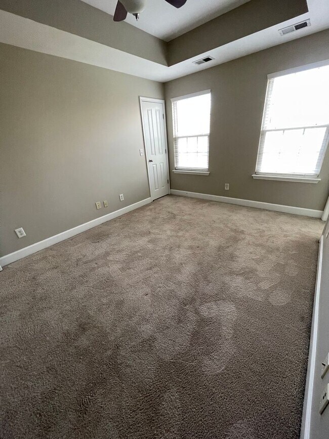 Building Photo - Lenox Village!