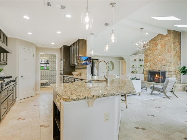 Building Photo - 3805 Hidden Hollow