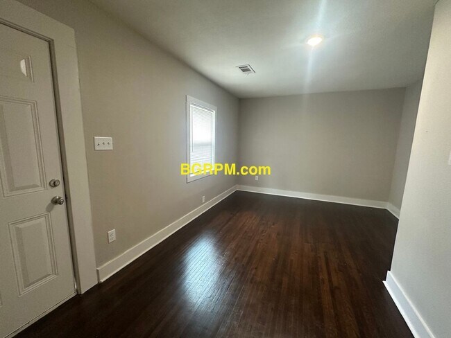 Building Photo - 3 BD, 1 BA, Home in North Little Rock