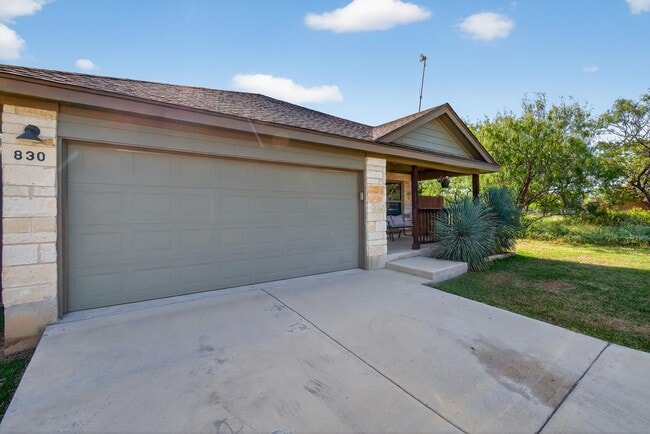 Building Photo - 830 Cypress Ln