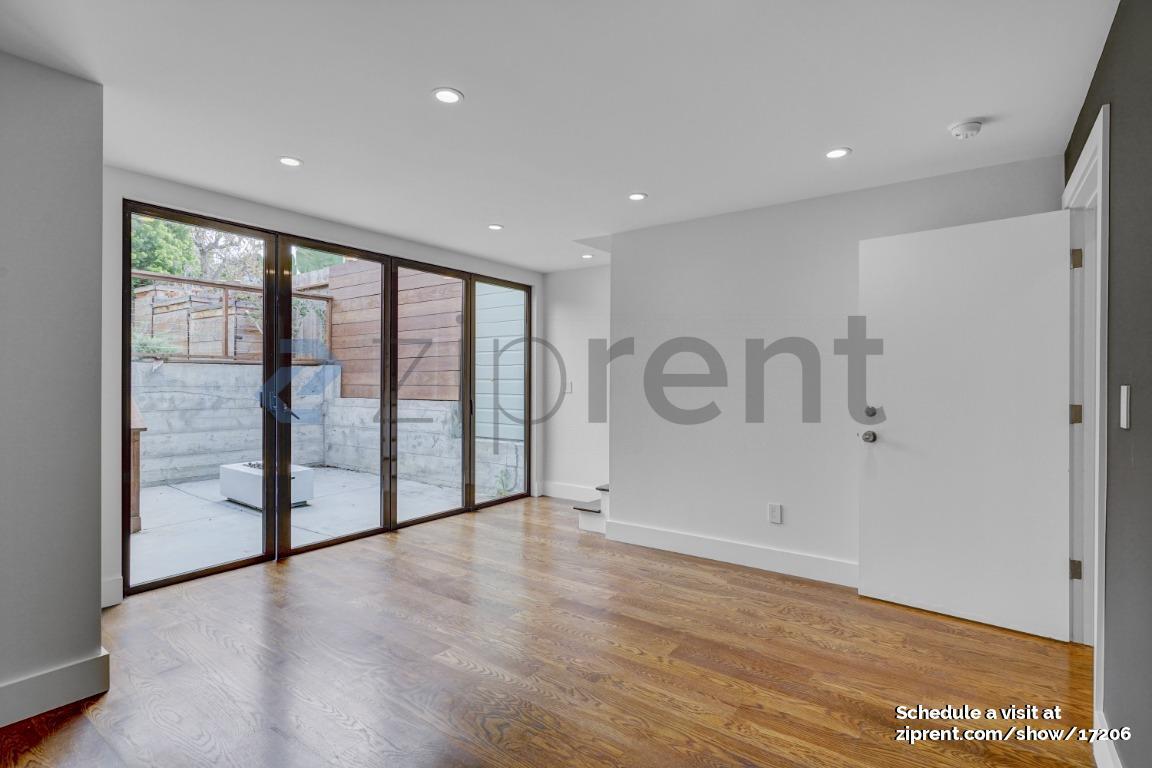 Building Photo - 537 Moultrie St