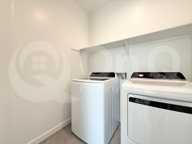 Building Photo - 9543 W Avalon Dr