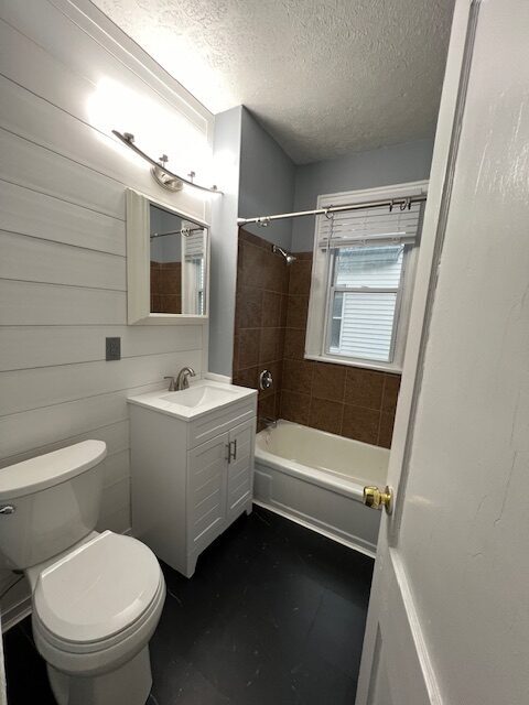 Building Photo - 1526 E Genesee St