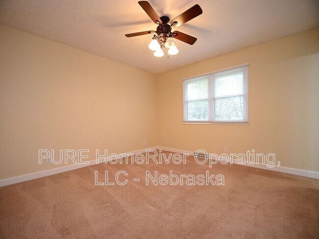 Building Photo - 2121 S 163rd Cir