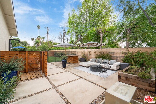 Building Photo - 4731 Deseret Dr