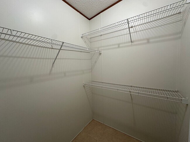 Building Photo - Welcome Home to Country Living!