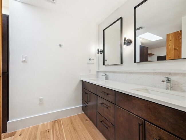 Building Photo - 3911 Dry Creek Dr
