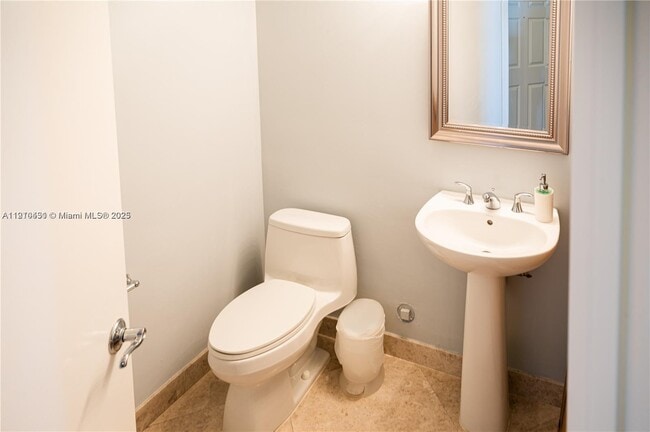 Building Photo - 16699 Collins Ave