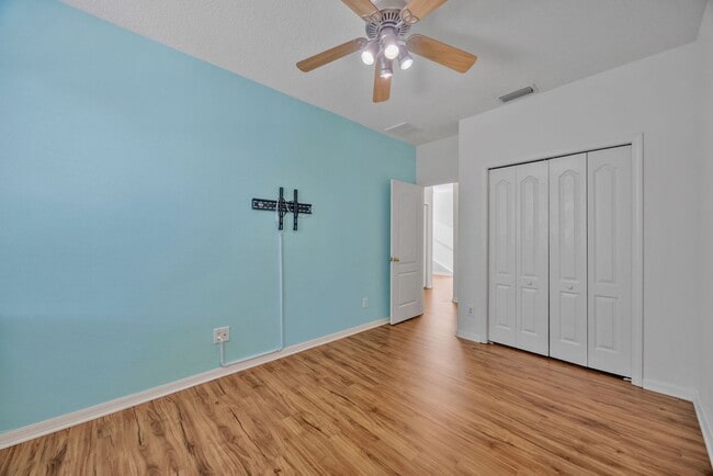Building Photo - 10414 Tulip Field Way