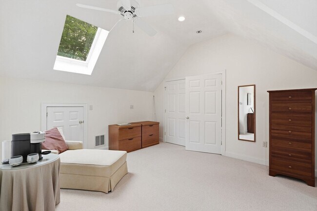 Building Photo - 16 Gerber Cir