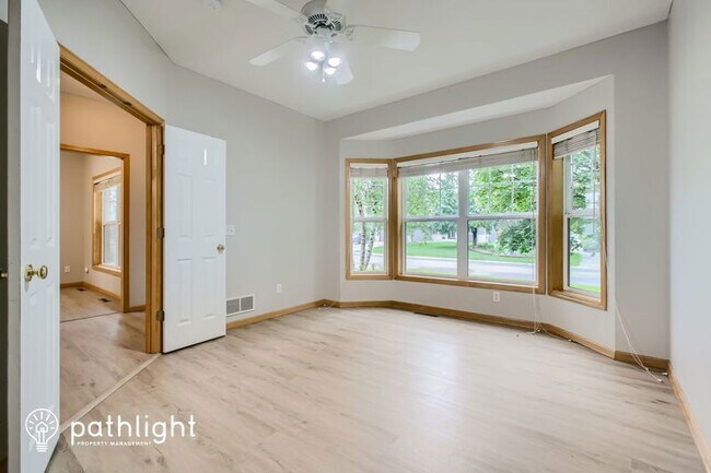 Building Photo - 9260 Icosa St W