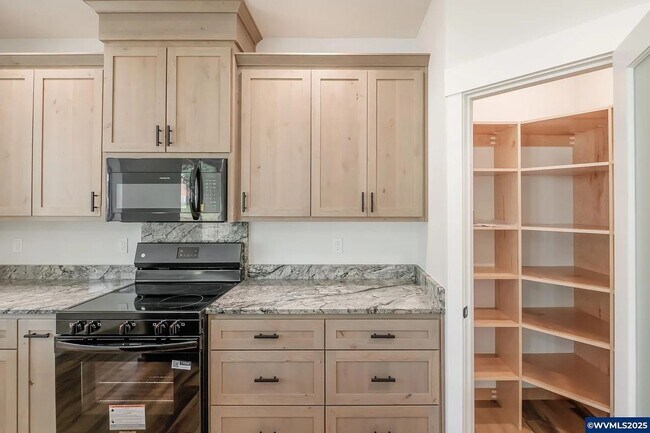 Building Photo - 4 Bedroom 2 Bath House