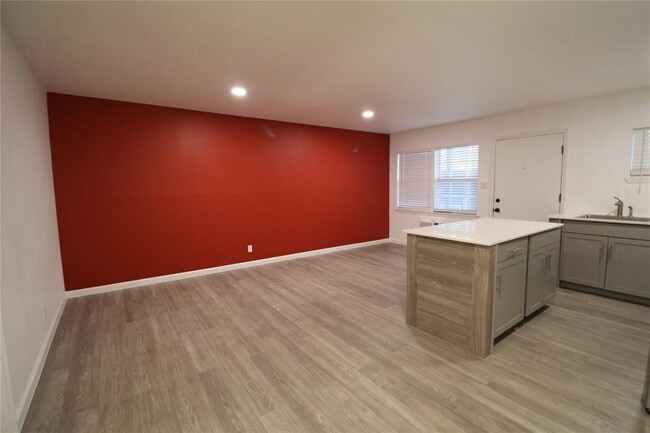 Primary Photo - 1722 Colquitt St
