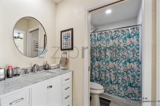 Building Photo - 2108 Winona Dr