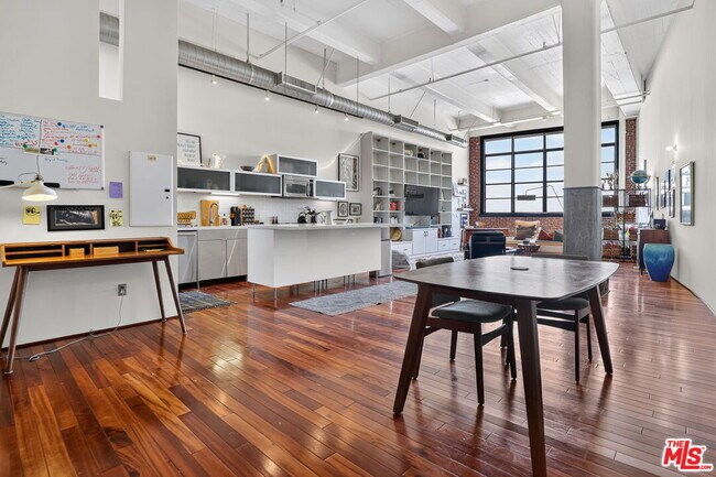 Building Photo - 1850 Industrial St