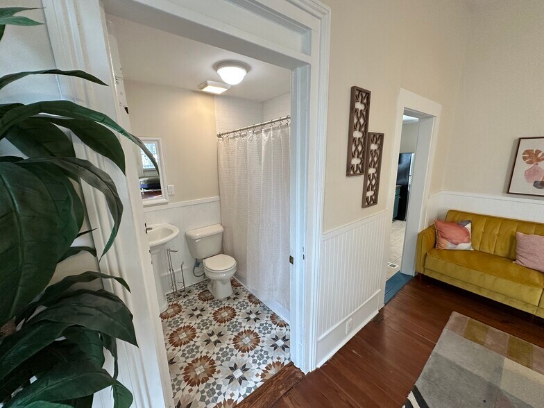 Building Photo - 303 W Park Ave