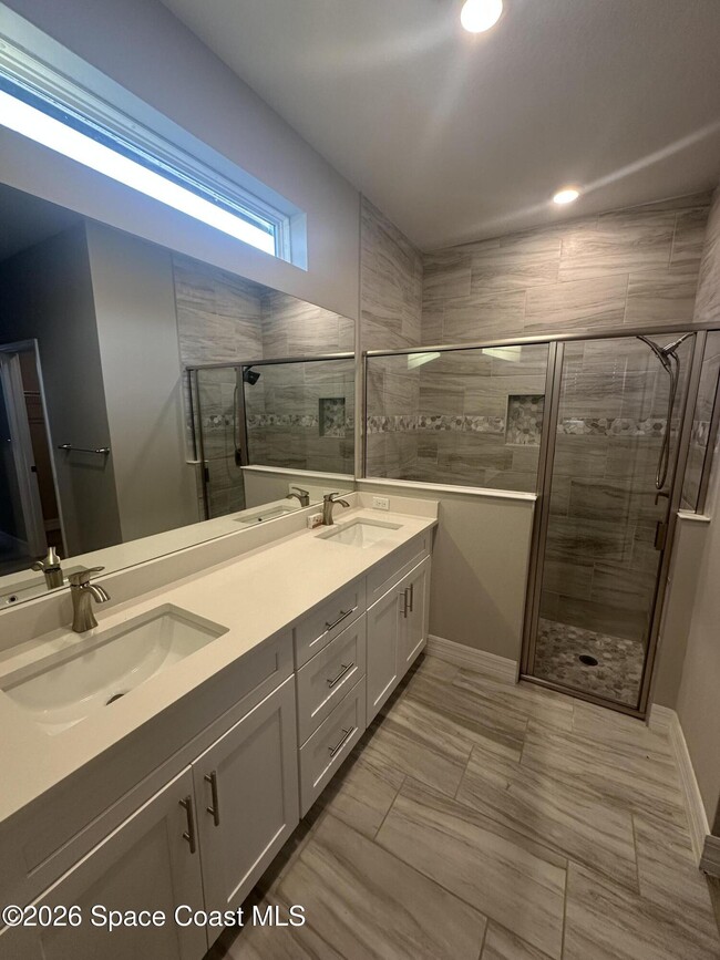 Building Photo - 893 Altura Ave SE