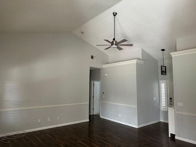 Building Photo - Well maintained home for rent in desirable...