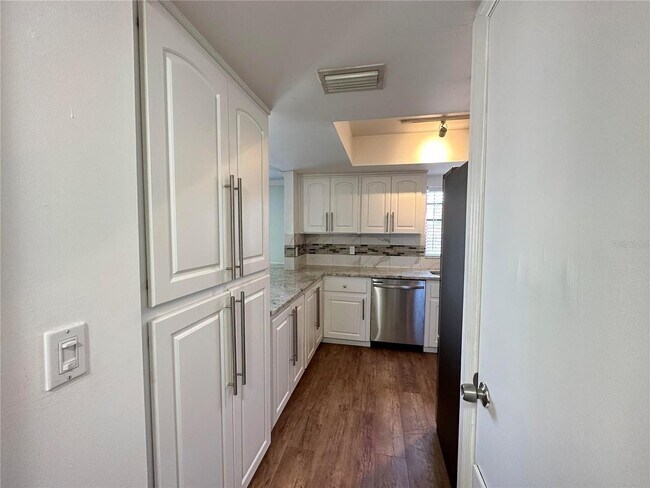 Building Photo - 2450 Heron Terrace