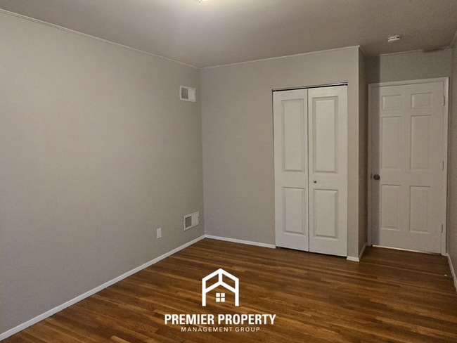 Building Photo - 3BR/1.5BA Florissant Home w/ 2-Car Garage, Fireplace & Fenced Yard - 63033