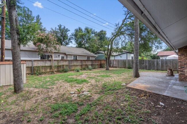 Building Photo - 10057 Woodland Village Dr