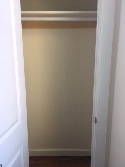 Building Photo - 2 BED 1 BATH house in South Philly!