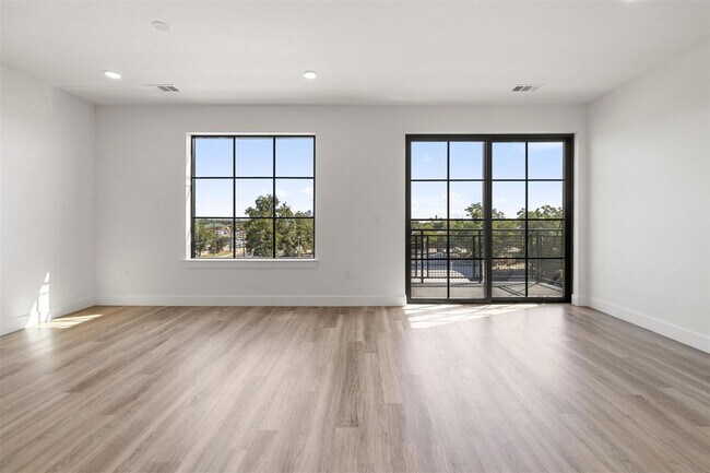 Building Photo - 4315 S Congress Ave