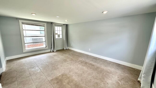 Building Photo - 318 S K St