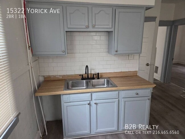 Building Photo - 15322 Yorick Ave