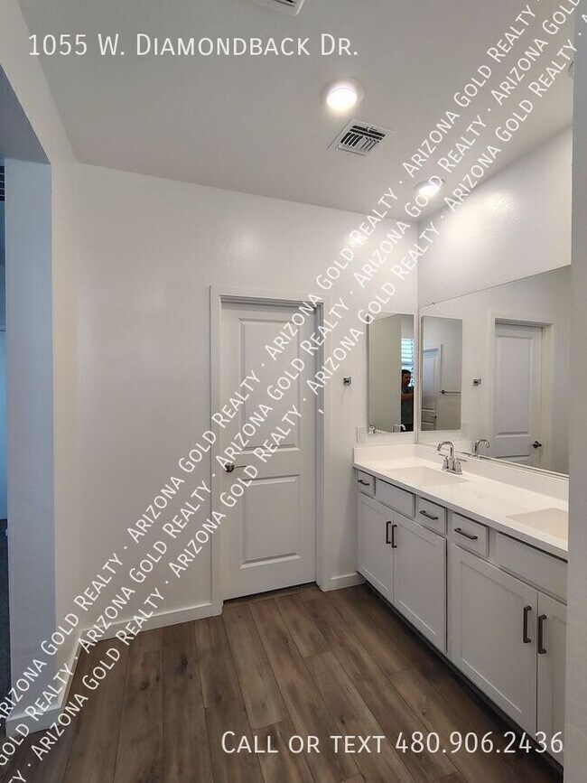 Building Photo - 1055 W. Diamondback Dr.