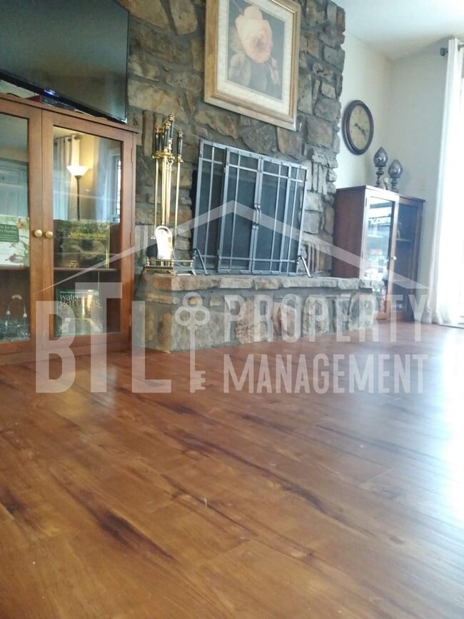Building Photo - Furnished Kimberling City Duplex! ALL UTIL...