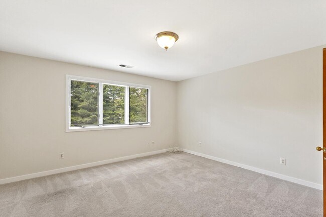 Building Photo - 445 Springvale Rd