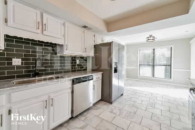 Building Photo - 8568 Kettering Dr