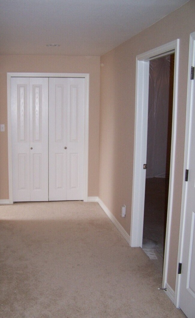 Building Photo - 2361 Craycroft Dr