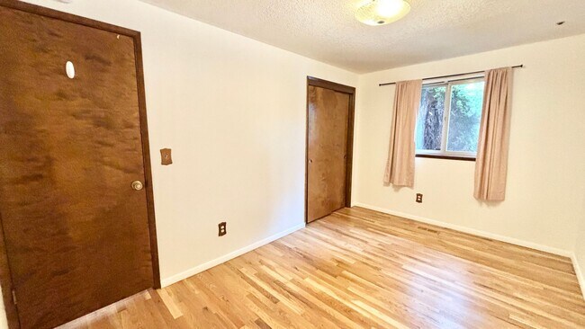 Building Photo - Now Offering Half Month Free! Charming 2BD...