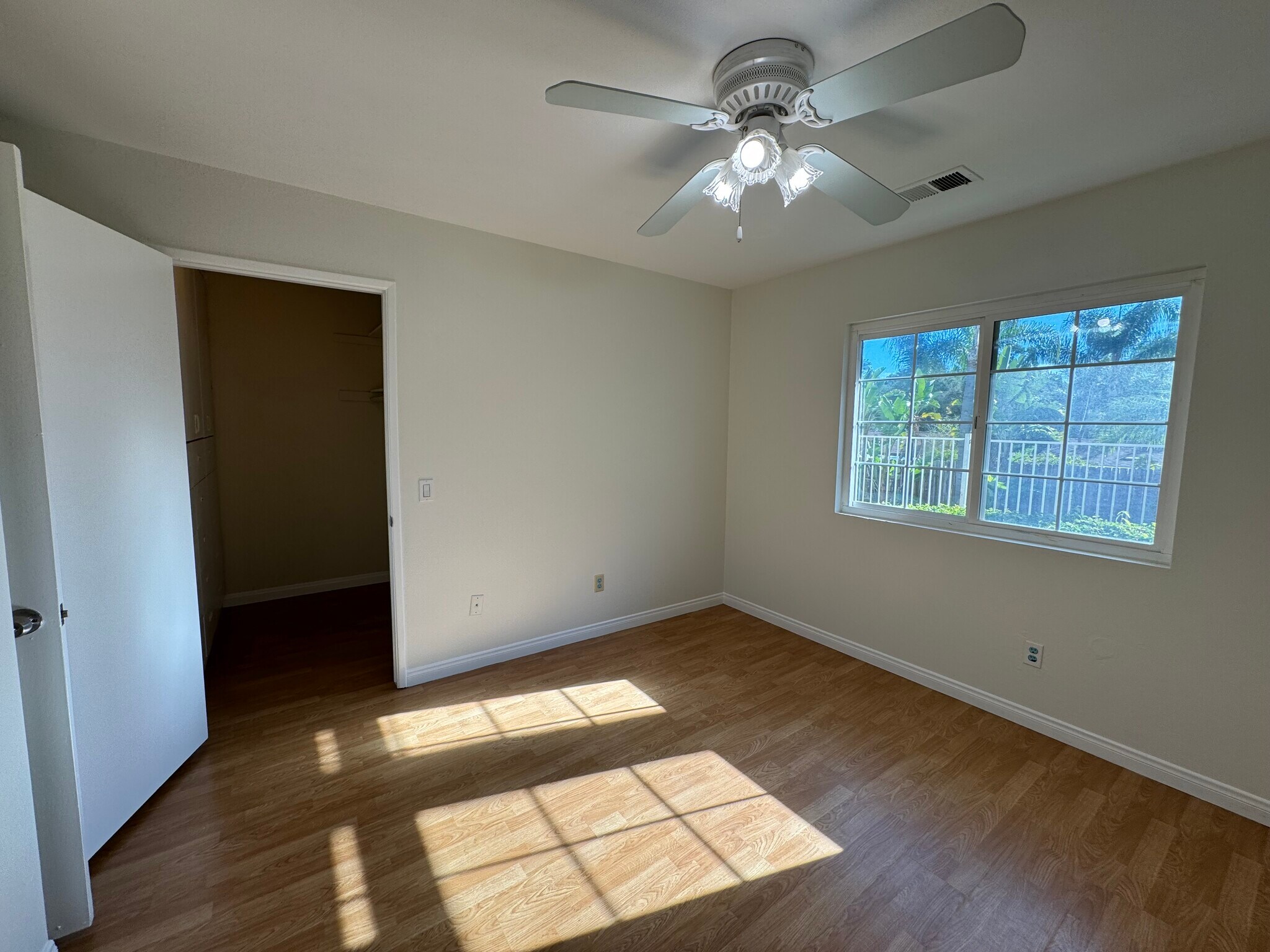 Building Photo - 1725 Hillcrest Ln