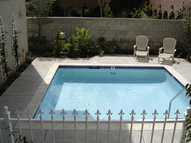 Building Photo - 9825 Topanga Canyon Blvd
