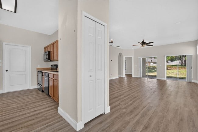 Building Photo - 3/2 Home on a Cul-de-Sac with Beautiful Yard!