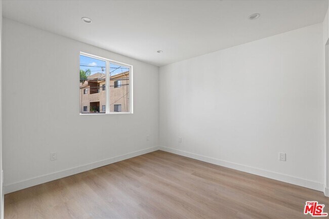 Building Photo - 3754 1/2 Veteran Ave