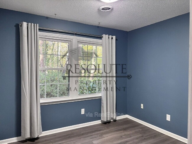 Building Photo - 1200 Brucemont Dr