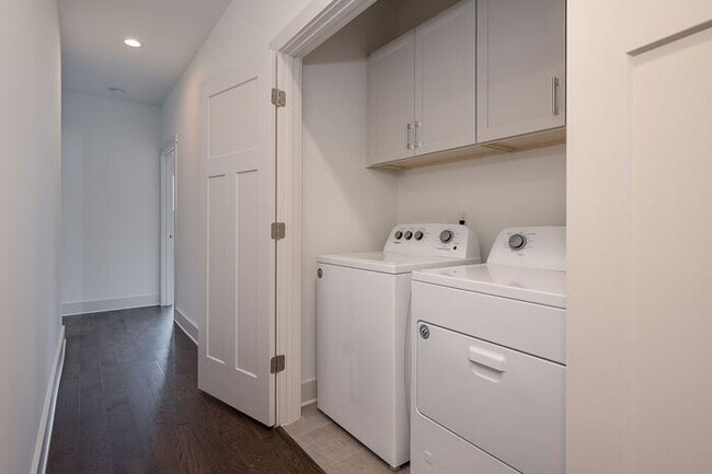 Building Photo - Beautiful Condo in Cleveland Park (Downtow...