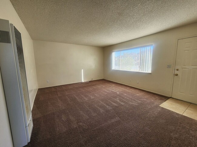 Building Photo - 2 Bedroom 1 Bath Home