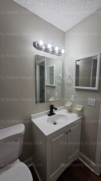 Building Photo - 3545 Villa Pl