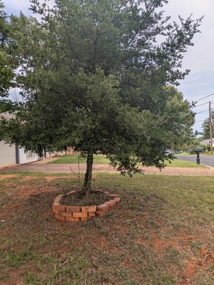 Building Photo - 1511 Milam Dr