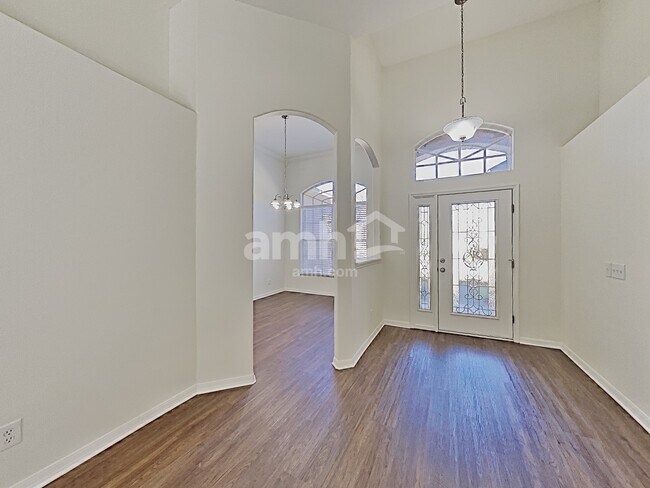 Building Photo - 832 Innergary Place