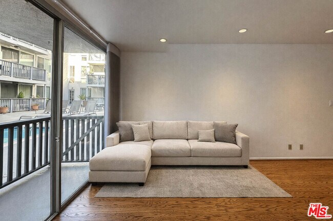 Building Photo - 1134 Alta Loma Rd