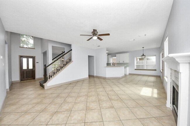Building Photo - 2030 Winding Hollow Dr