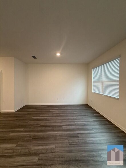 Building Photo - 3530 Condor Ct SW